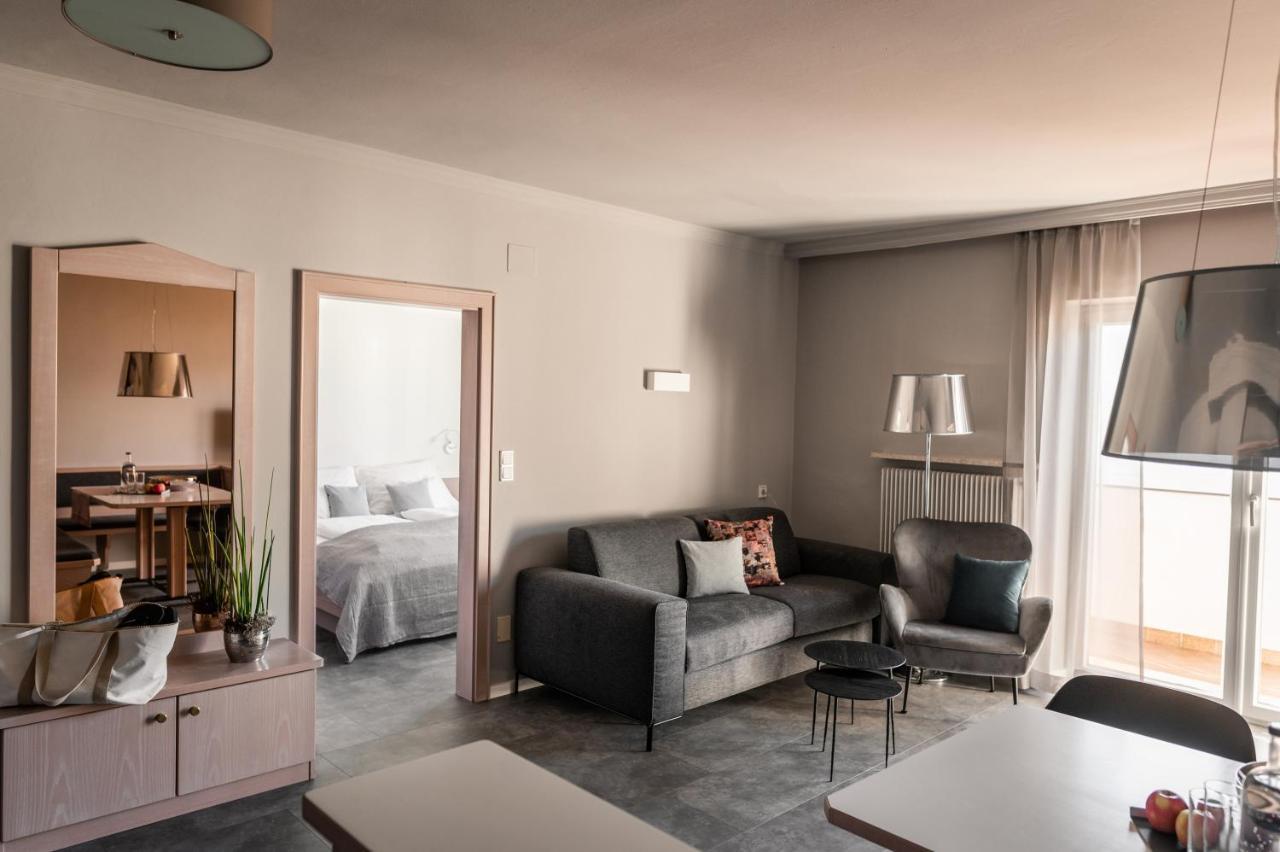 Apartmenthotel Ritterhof Suites & Breakfast Schenna Exteriör bild