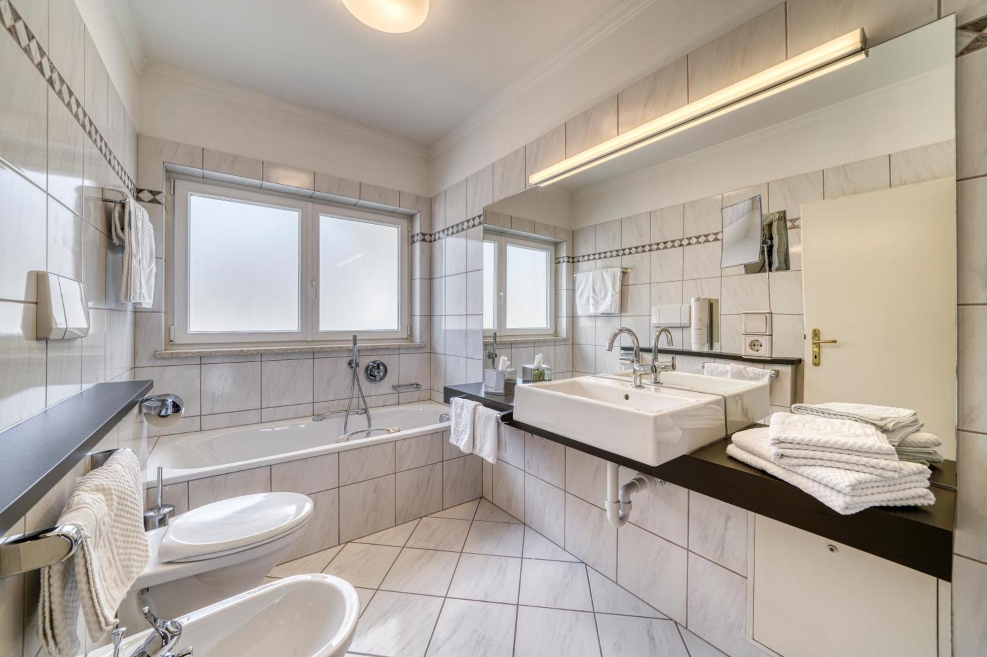 Apartmenthotel Ritterhof Suites & Breakfast Schenna Exteriör bild